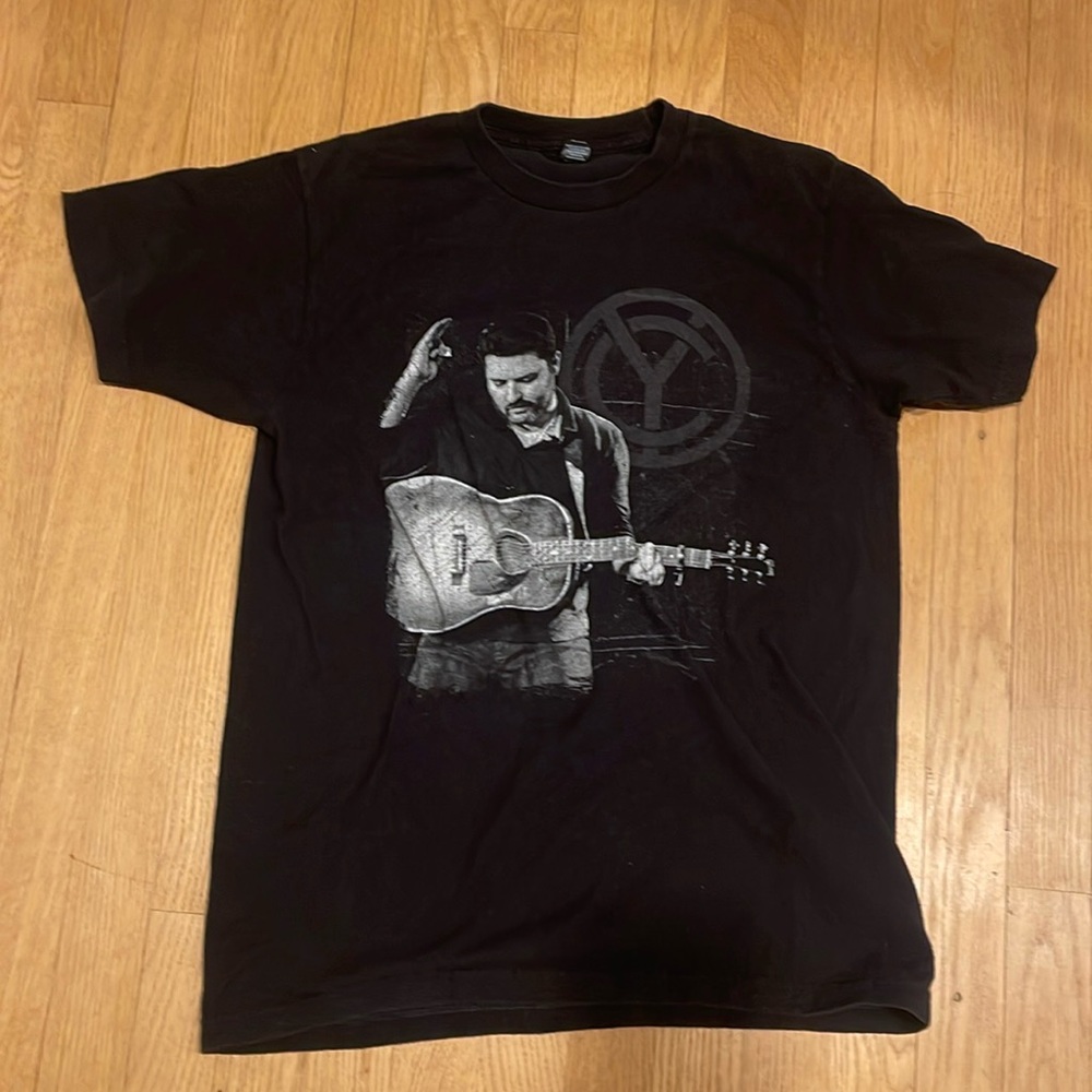 Chris Young 2018 World Tour Concert Tee size M on tultex tag
